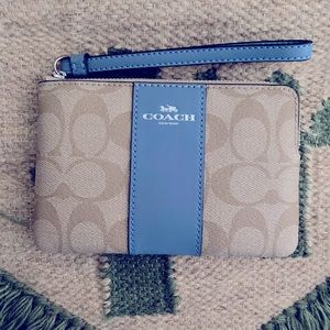 🌺COACH🌺 wristlet NWT